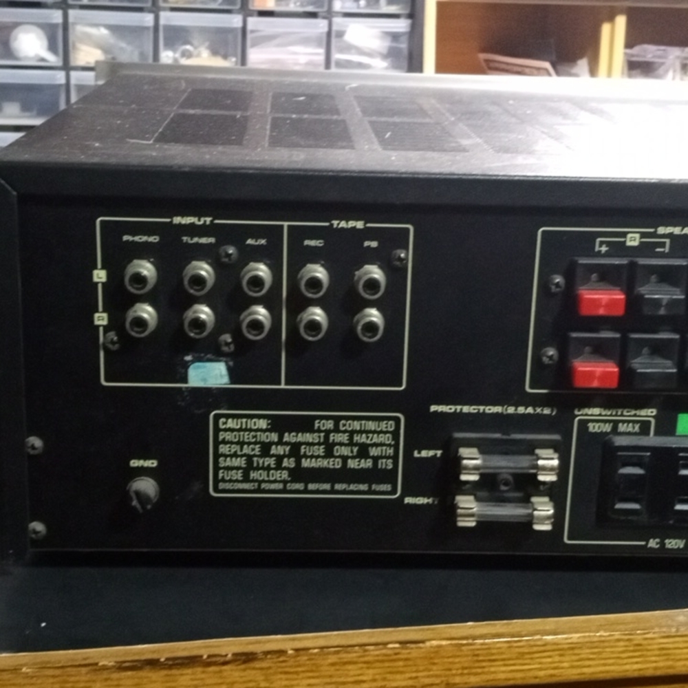 Sanyo amplifier.   I have to add.  Speakers. A + b. Don't work together. But. Yo